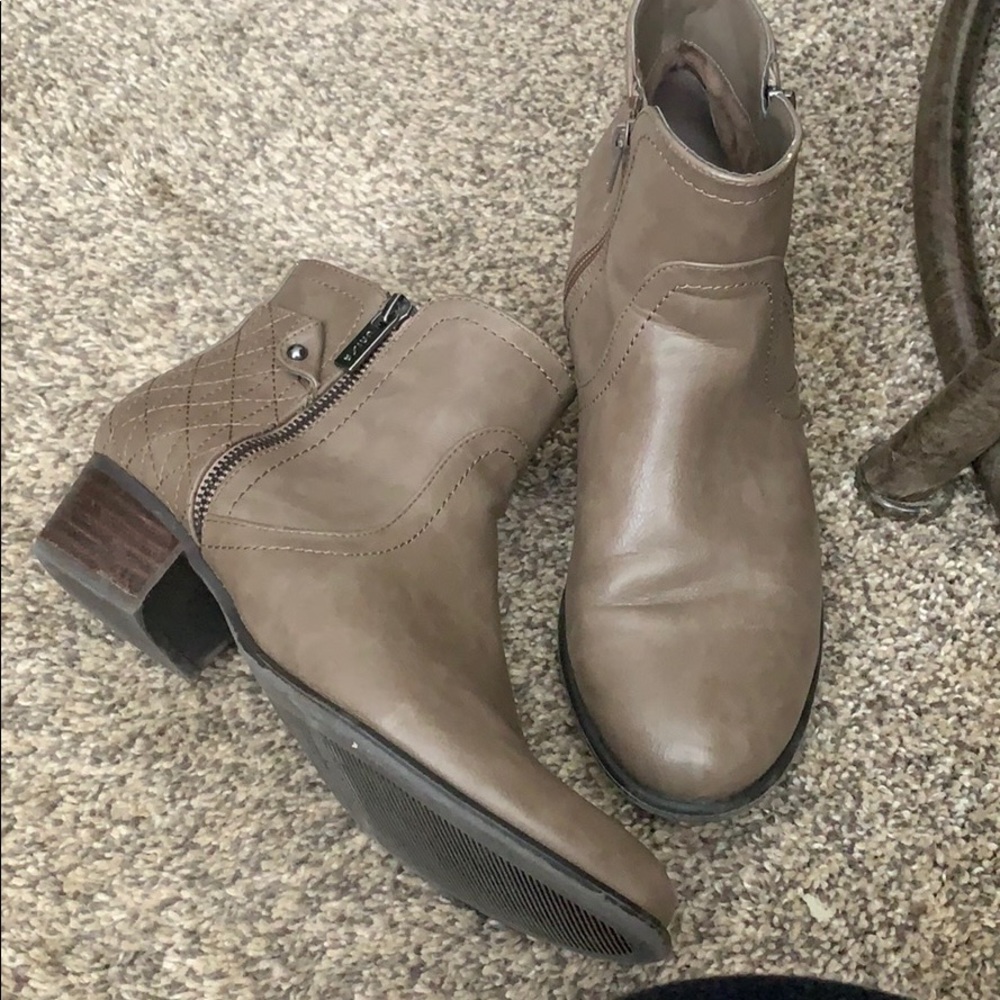 UNISA short boots